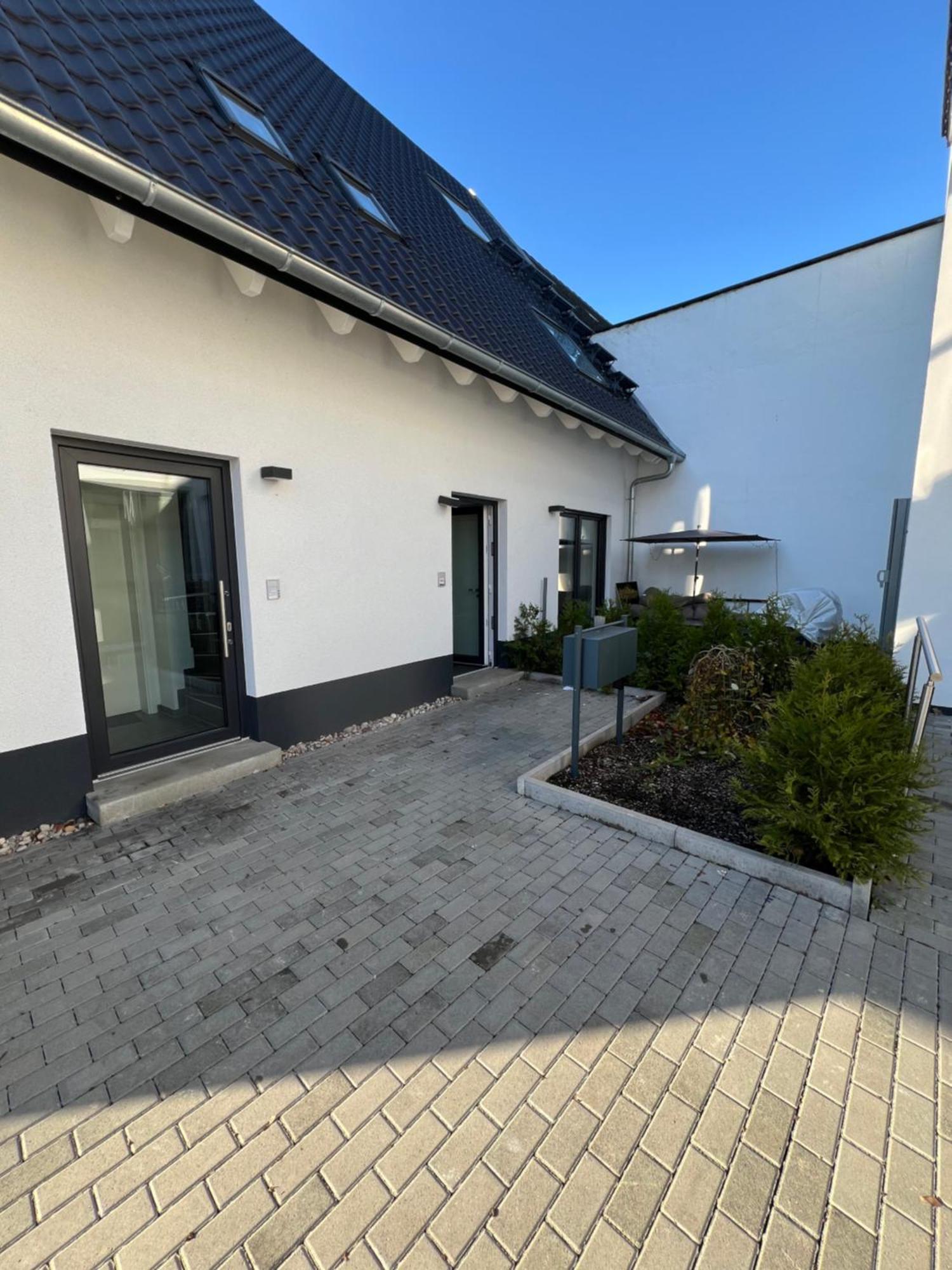Moderne Wohnung Karlsruhe Neureut, Fussbodenheizung - Regendusche - Waschmaschine - Stellplatz Exteriér fotografie