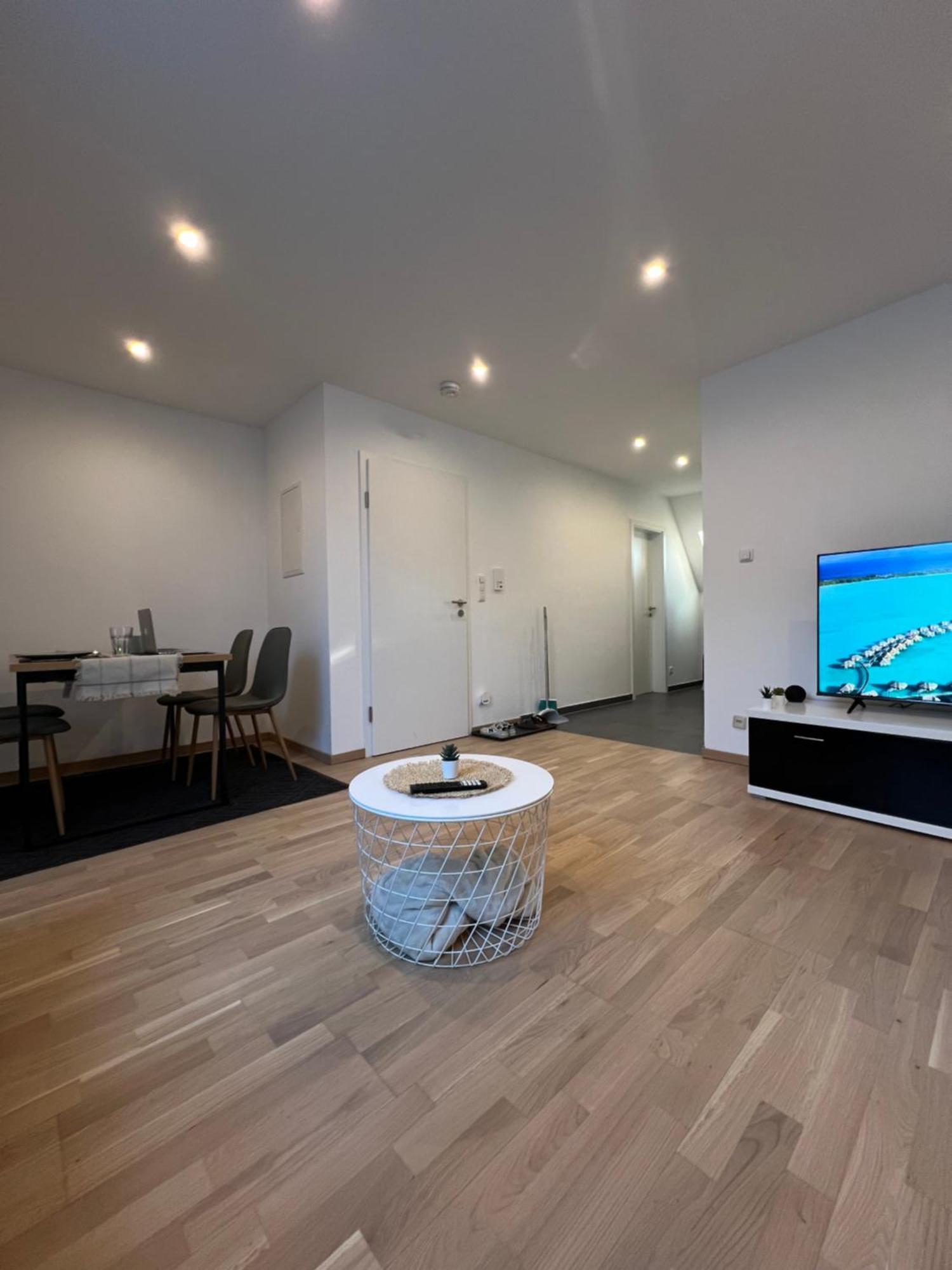 Moderne Wohnung Karlsruhe Neureut, Fussbodenheizung - Regendusche - Waschmaschine - Stellplatz Exteriér fotografie